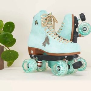 Moxi Lolly roller skates in floss